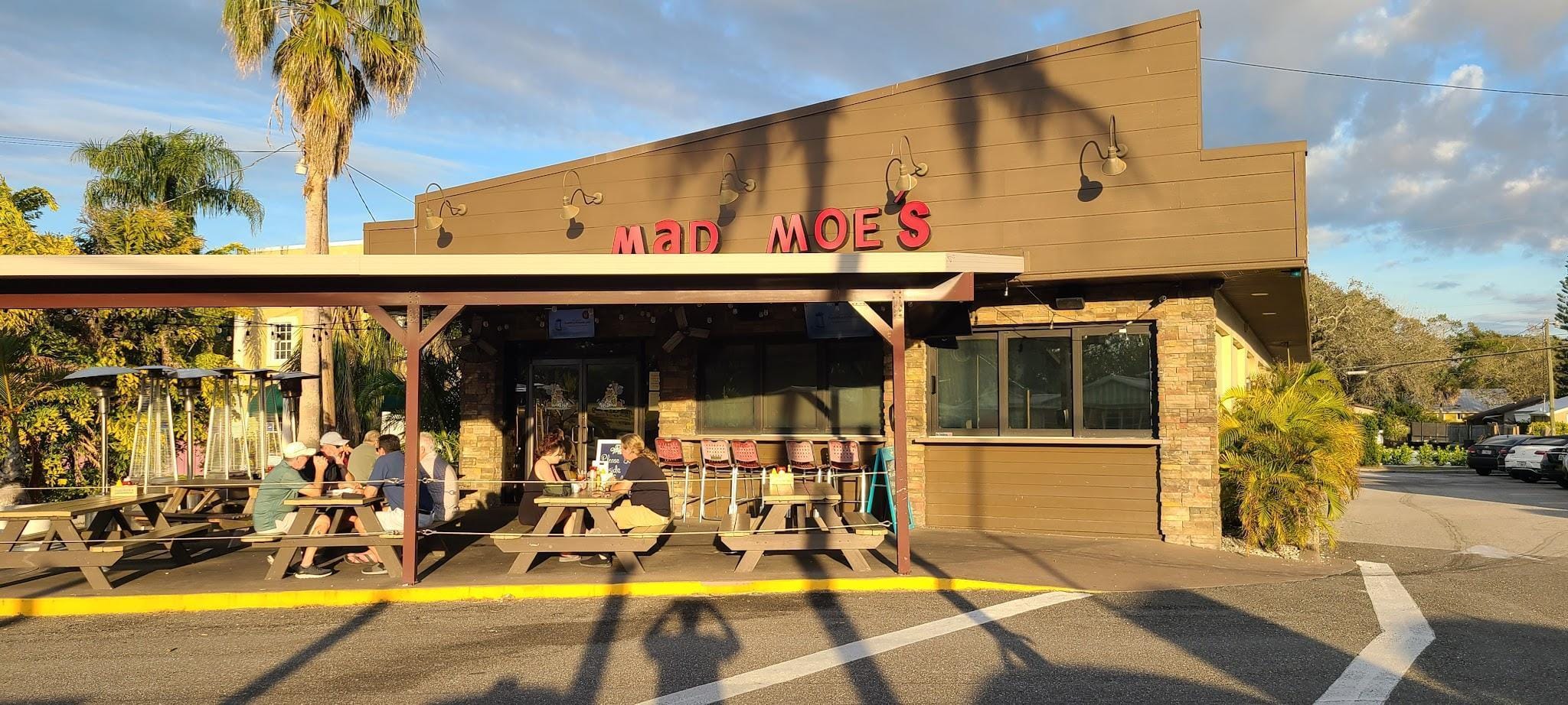 Mad Moe's Sports Pub & Grill image